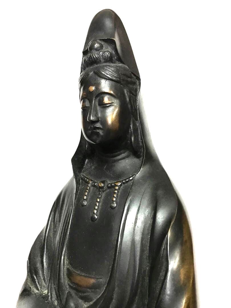 銅製:岩上白衣観世音菩薩立像