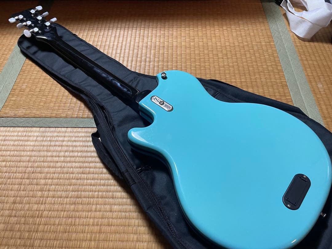 Italia Guitars Mondial ビザール風