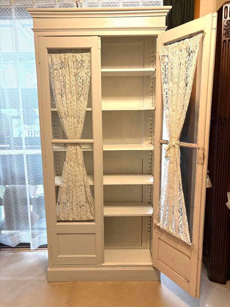 ♡フランスアンティーク　本棚　レース　ガラスキャビネット　ペディメント付　送料込