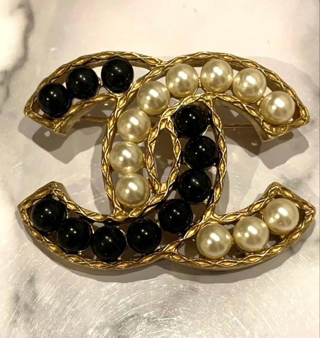 CHANEL シャネル　ブラック　ホワイトパール　バイカラー　ブローチ