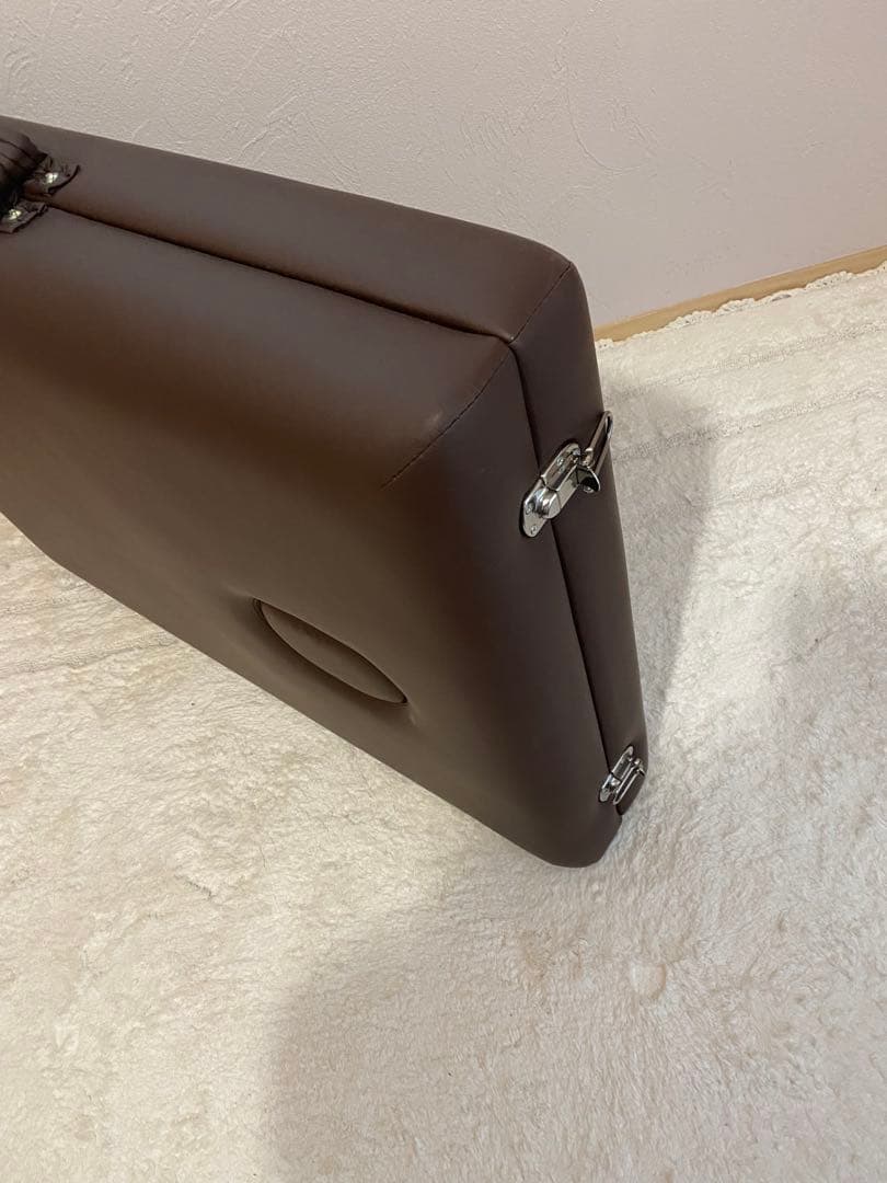 軽量 折りたたみ マッサージベッド 木製・有孔 チョコレート