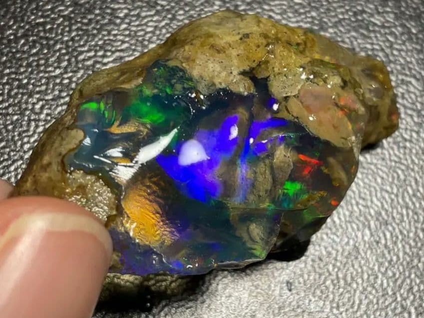 【40CT】エチオピア　オパール　原石　青　透明　黄色　ウェロ産