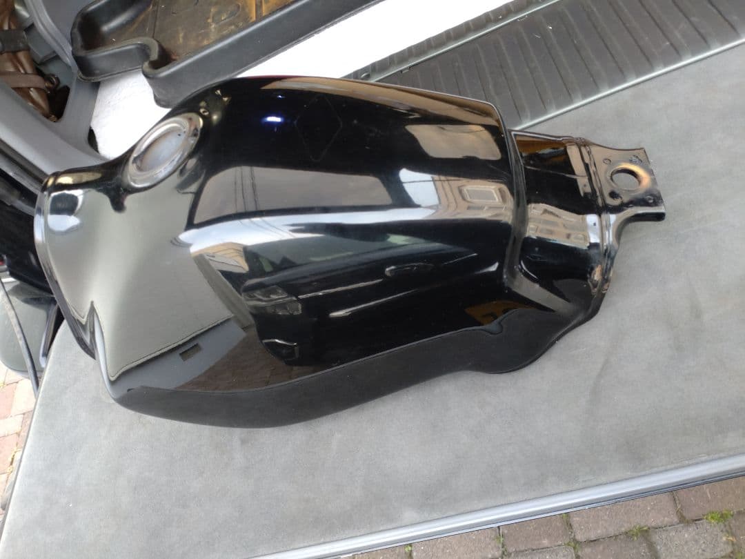 ftr223 燃料タンク　黒純正