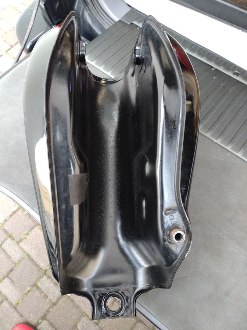 ftr223 燃料タンク　黒純正