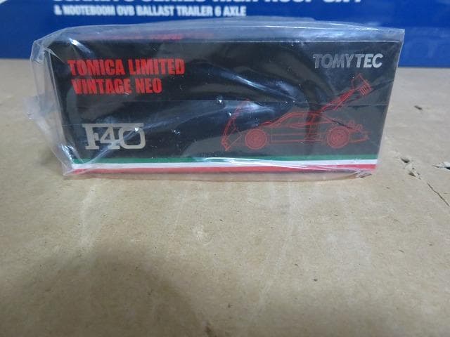トミカリミテッドヴィンテージNEO 1/64 フェラーリ F40 レッド