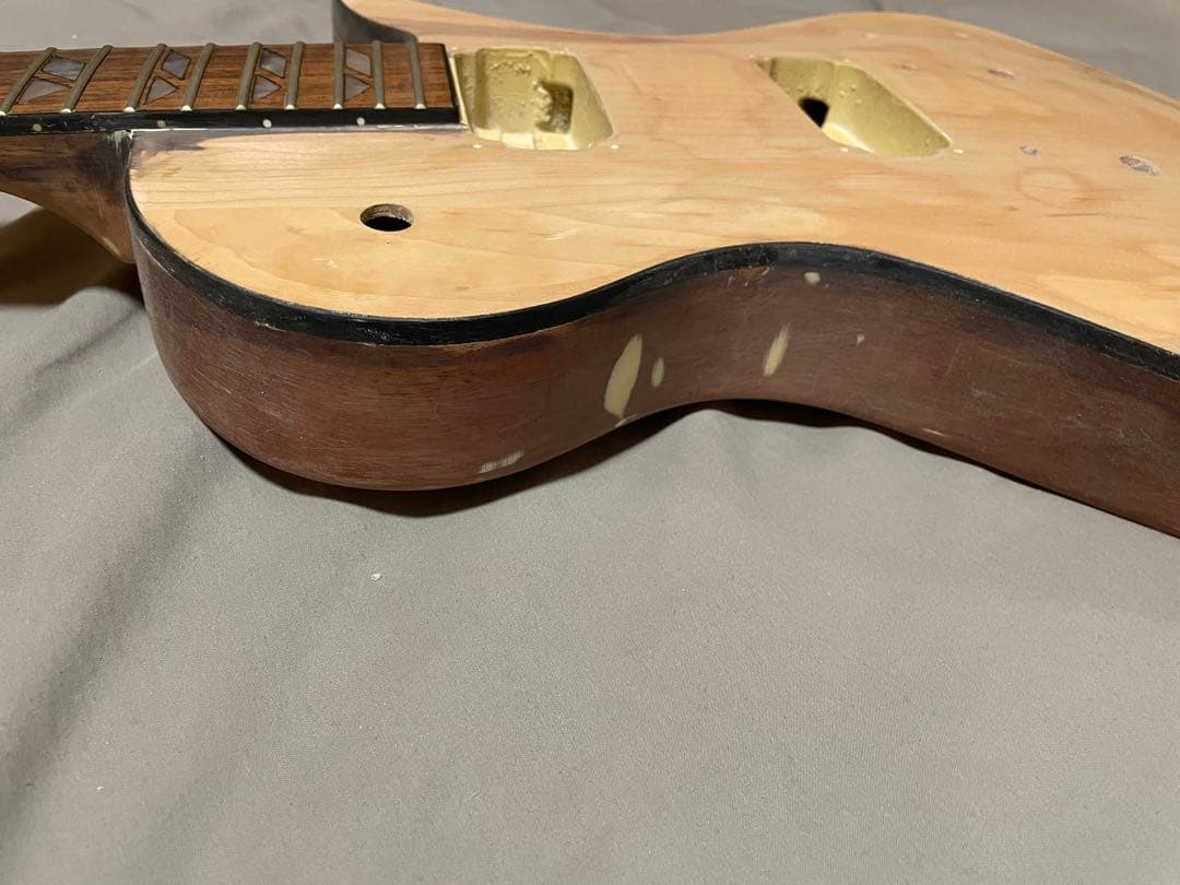 ジャンク フェルナンデス RAVELLE 塗装剥がし途中