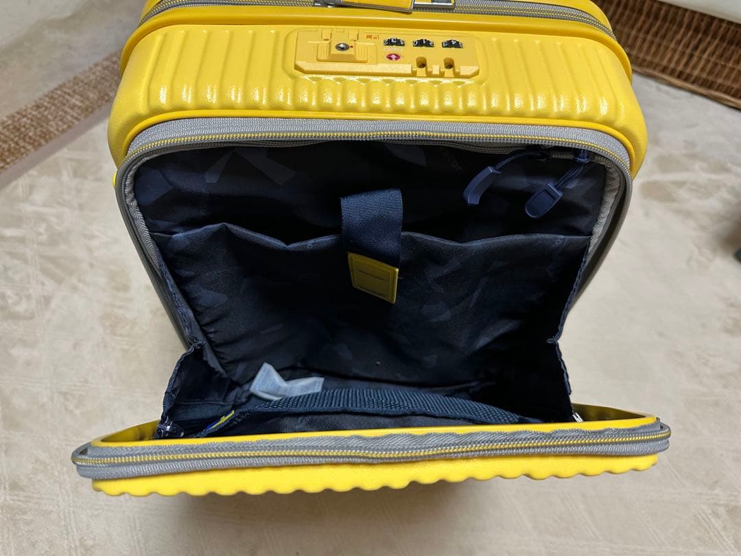 旅行かばん・小分けバッグ INV30 Sunny Yellow 21L Coin-Locker