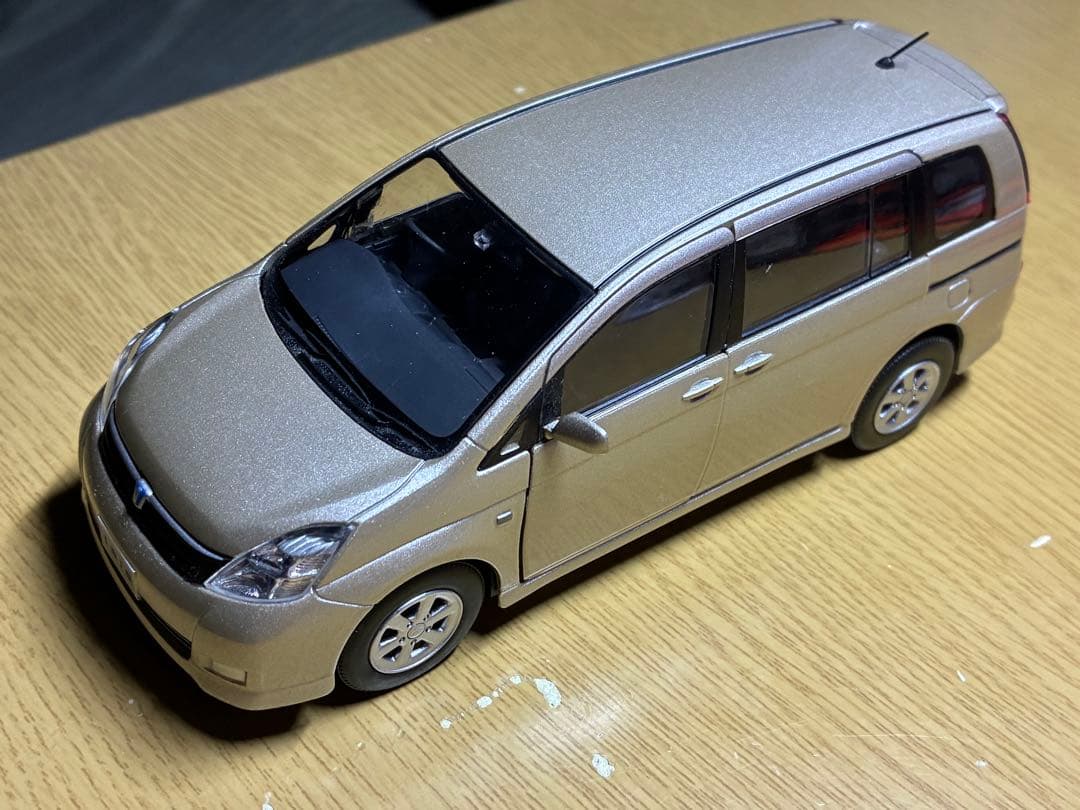 1/30 トヨタアイシス カラーサンプルミニカー ゴールド 非売品 プルバック
