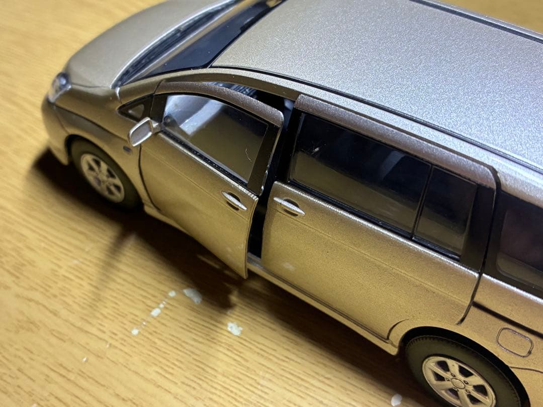 1/30 トヨタアイシス カラーサンプルミニカー ゴールド 非売品 プルバック