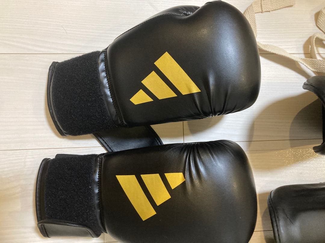 キックボクシング　格闘技　Adidas ボクシンググローブ ミットセット(鞄付)