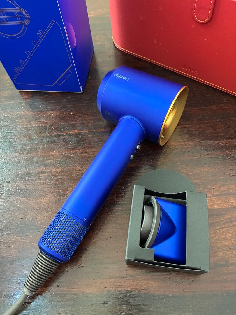 Dyson ヘアドライヤー 付属品未使用　収納ケース付き　金箔