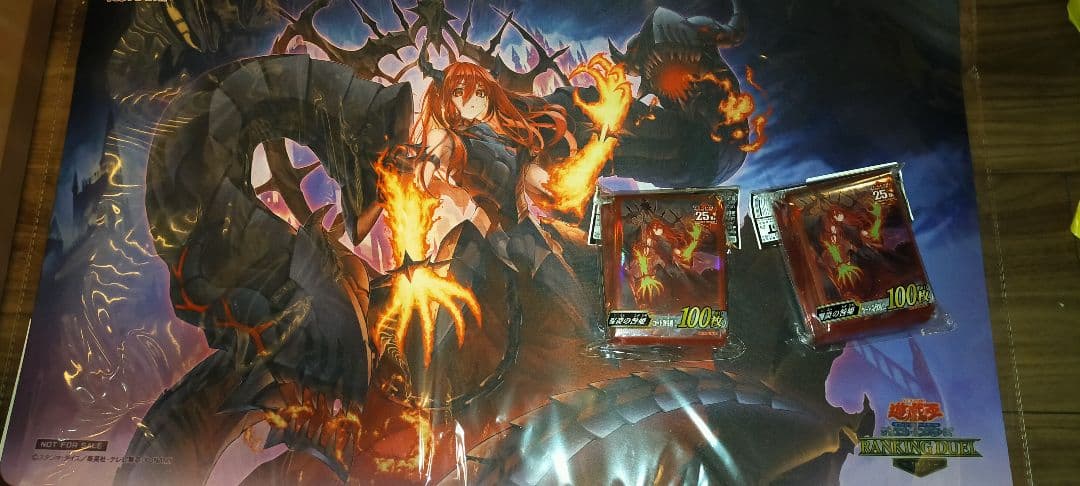 遊戯王　プレイマット 賜炎の咎姫