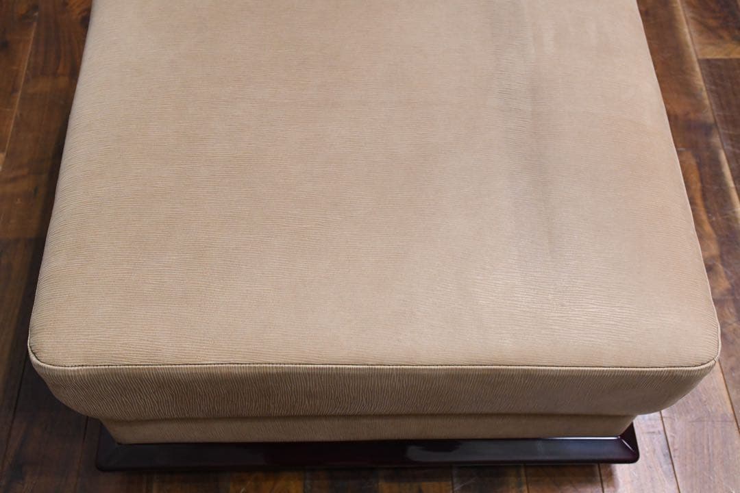 EAC67 北谷家具 KIT FURNITURE 仔山羊革張り オットマン