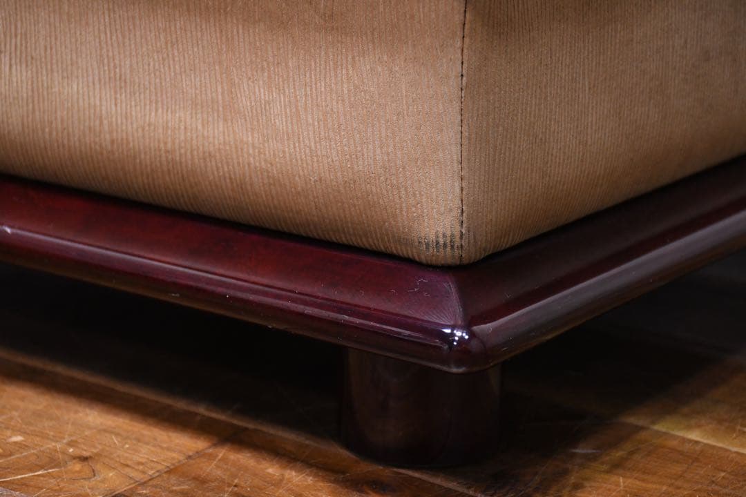 EAC67 北谷家具 KIT FURNITURE 仔山羊革張り オットマン