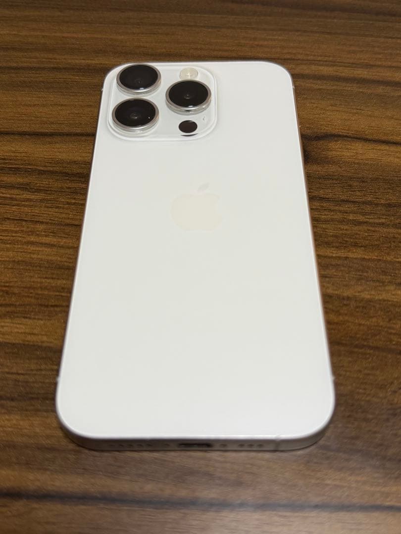 専用　Apple iPhone 15Pro ホワイト 本体美品＋付属品＋おまけ