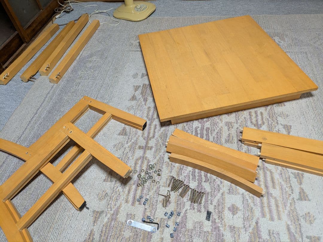 木製ダイニングテーブルと椅子2脚セット