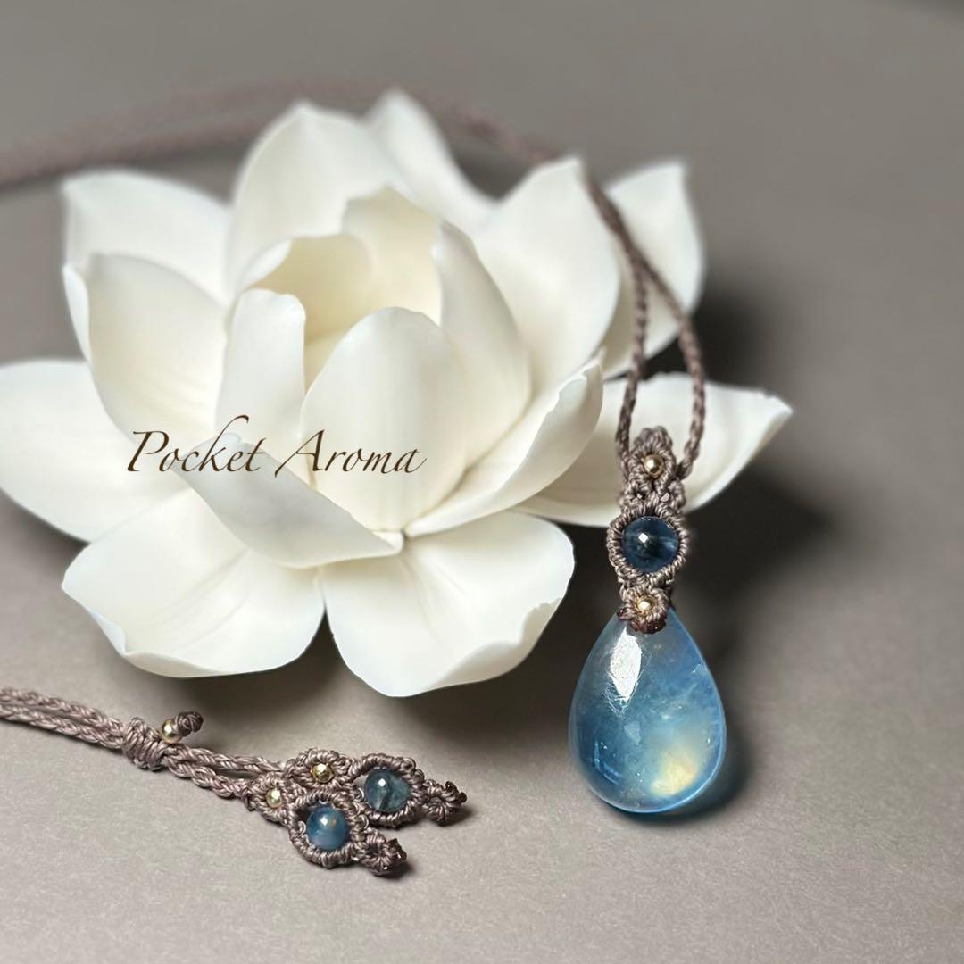 『天海』オーロラシラー入りアクアマリンとブラックアクアマリンのマクラメネックレス