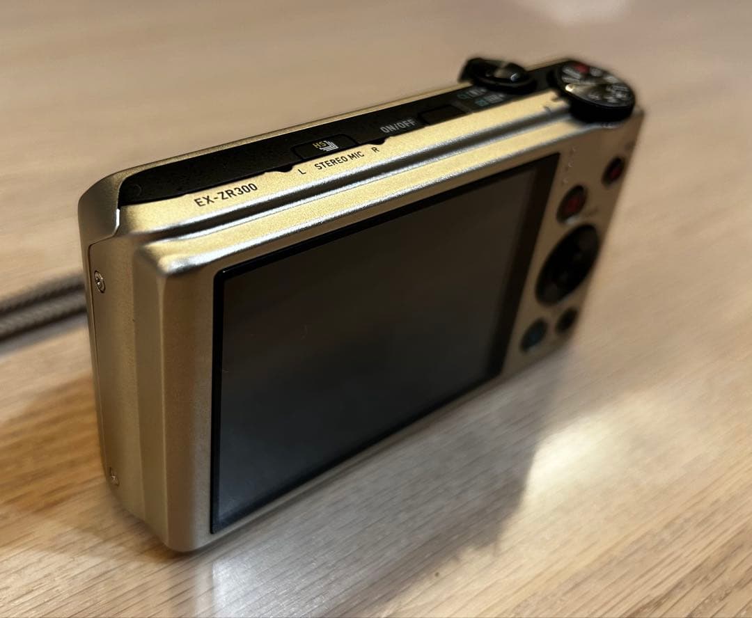 デジタルカメラ CASIO EXILIM EX-ZR300