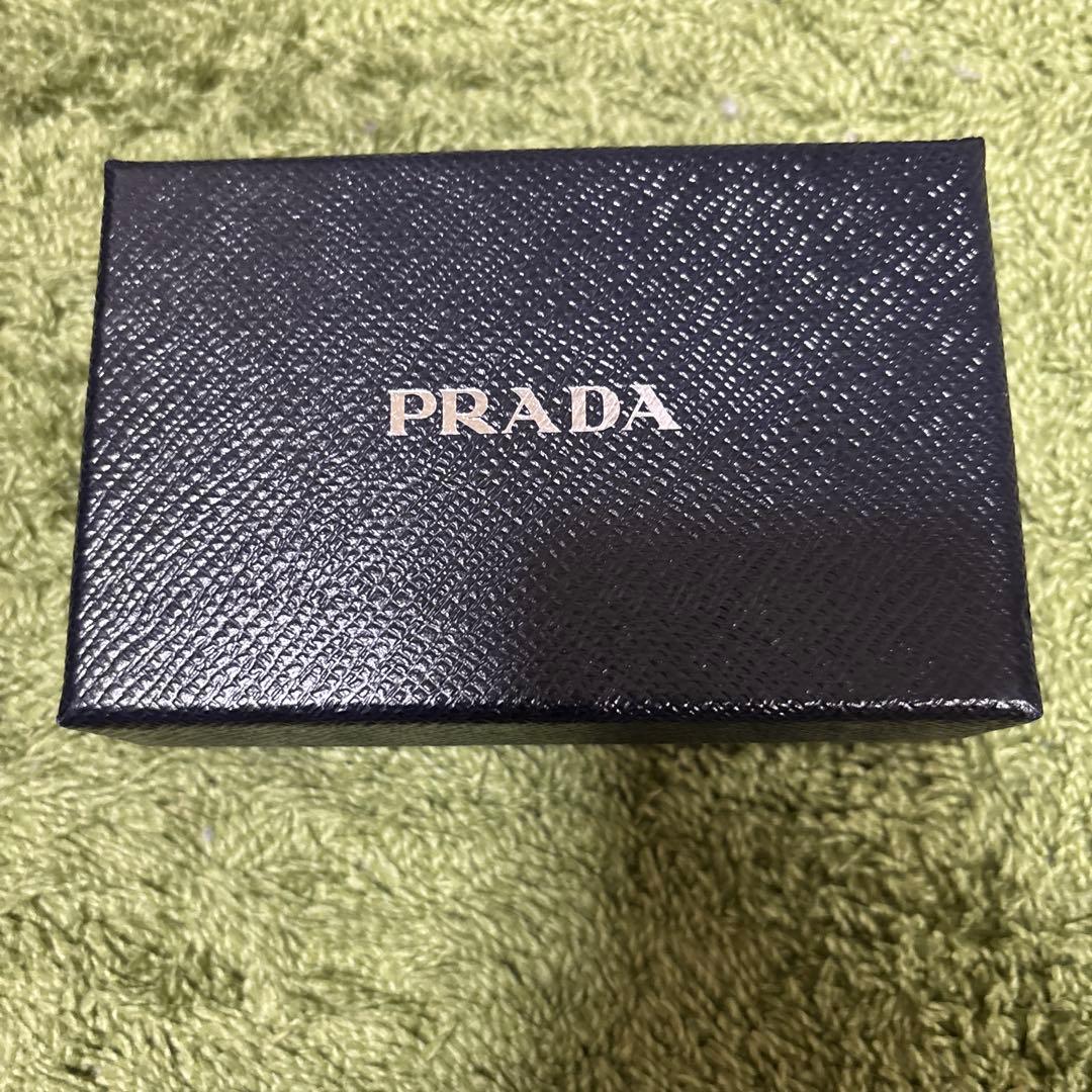 M*M様 PRADA 三つ折り財布 赤 サフィアーノレザー