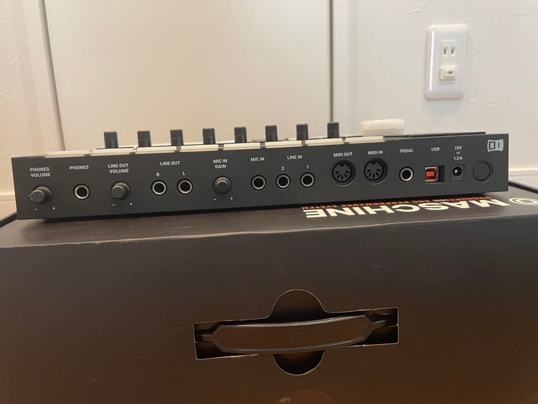 ④ Native Instruments MASCHINE Mk3 ライセンス有