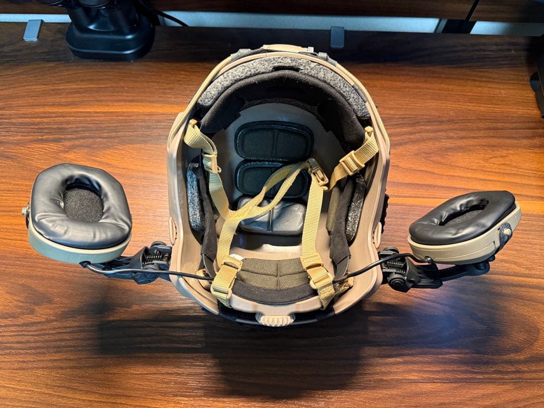 タクティカルヘルメット