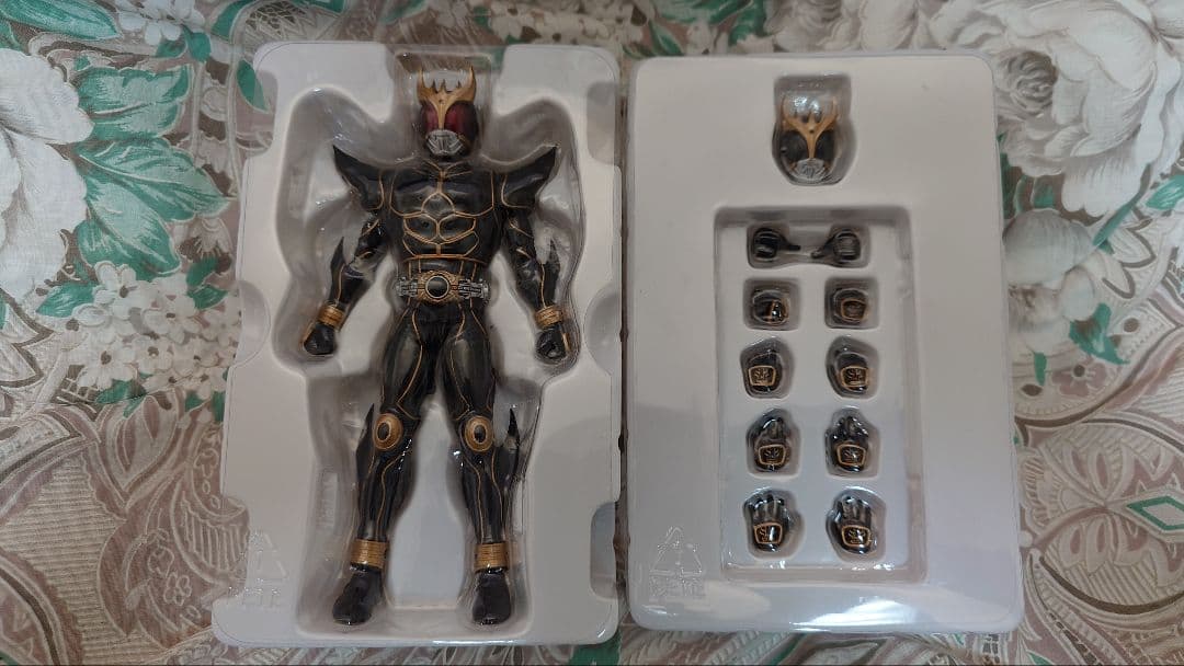 S.H.フィギュアーツ　真骨彫　クウガ　アルティメットフォーム　ン・ダグバ・ゼバ