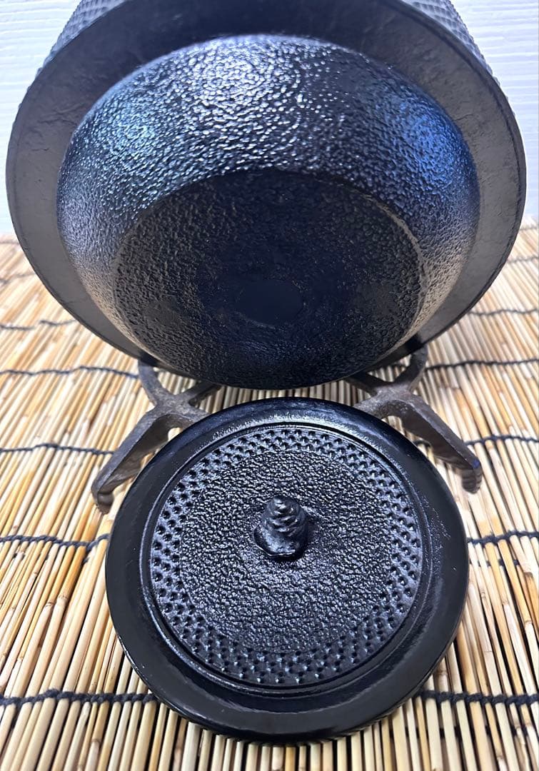 未使用品　成龍堂鋳造所 伝統工芸士 及川　齋（齋峰)造　１８型アラレ　南部鉄瓶