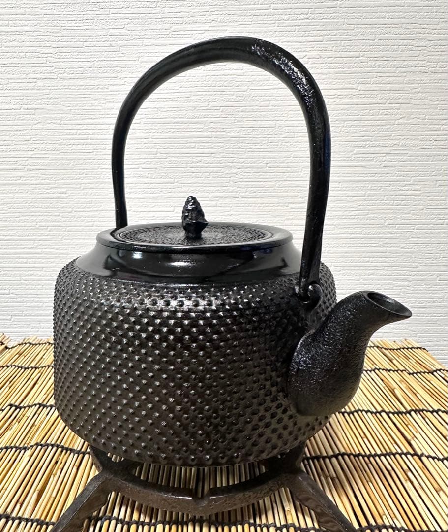 未使用品　成龍堂鋳造所 伝統工芸士 及川　齋（齋峰)造　１８型アラレ　南部鉄瓶