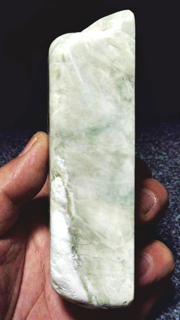 ★翡翠原石★糸魚川硬玉【小滝・転石・切り出し②859ｇ】