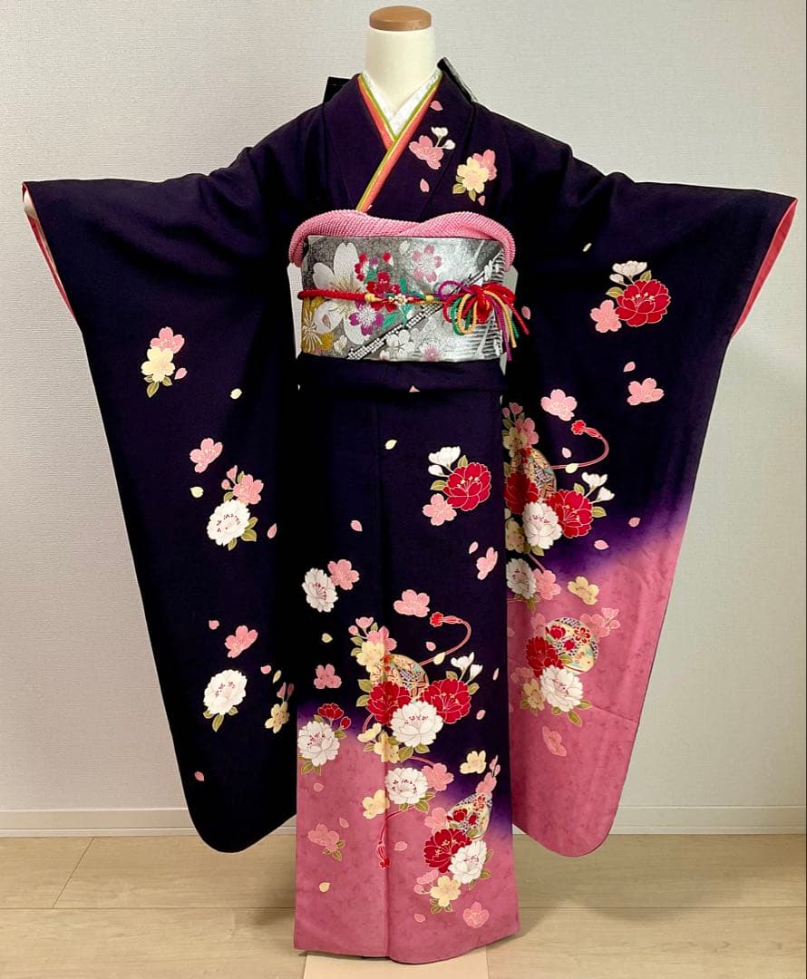 振袖　紫系　濃紫　鞠　桜　組みひも　金彩　正絹