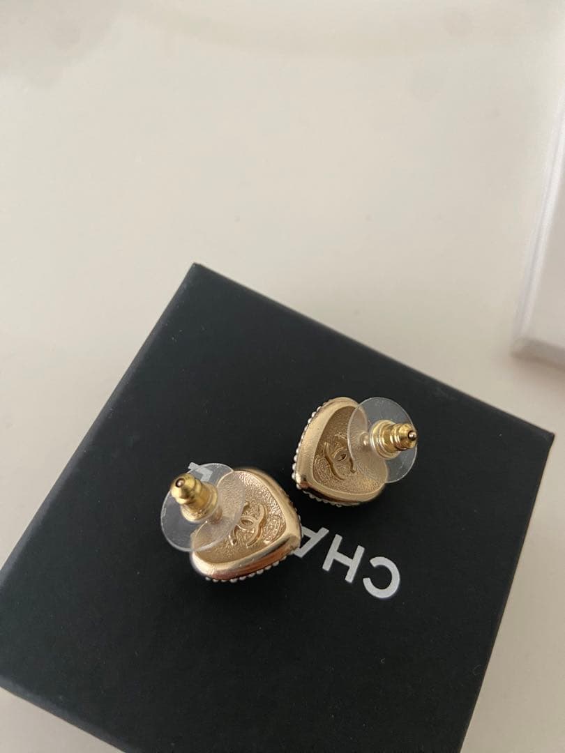 hoCHANELハート型ピアス