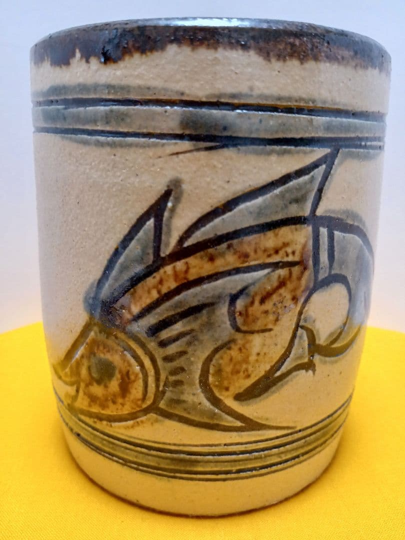 人間国宝金城次郎作　海老文　魚文　筆筒　約11センチ