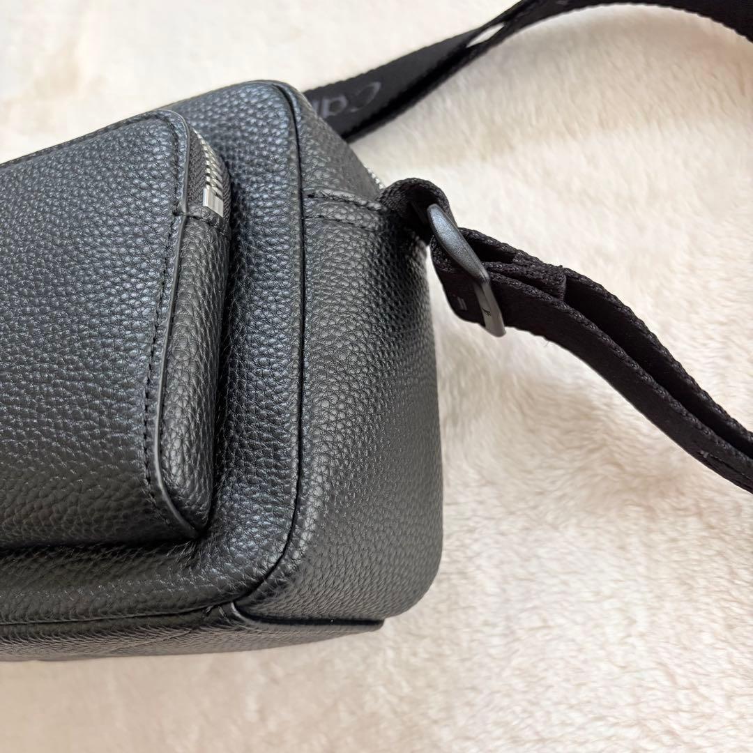 海外限定✨新品 カルバンクライン ダブルジップショルダーバッグ カメラ シボ 黒