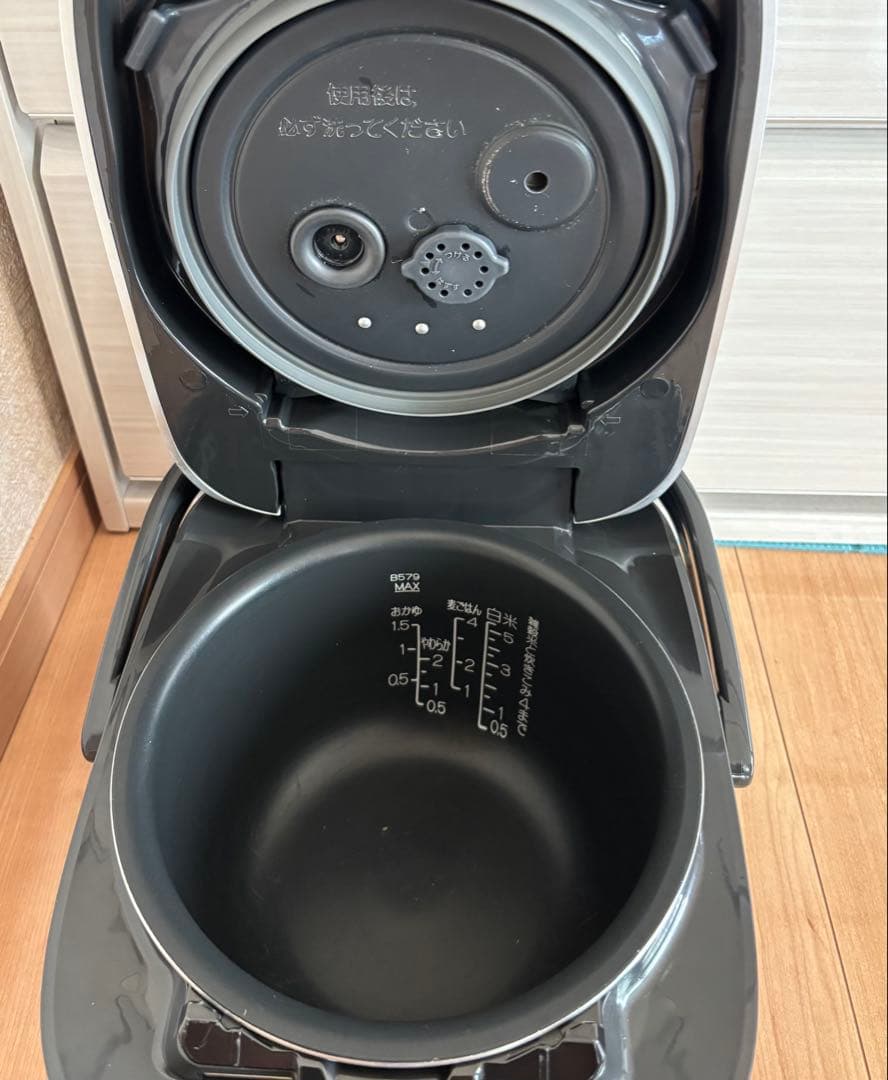 象印 圧力IH炊飯器5.5合 ★豪炎かまど釜 NW-JA10-BA 2022年製