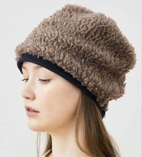 マチュアーハ リバーシブルボアビーニー　ネイビー×ブラウン