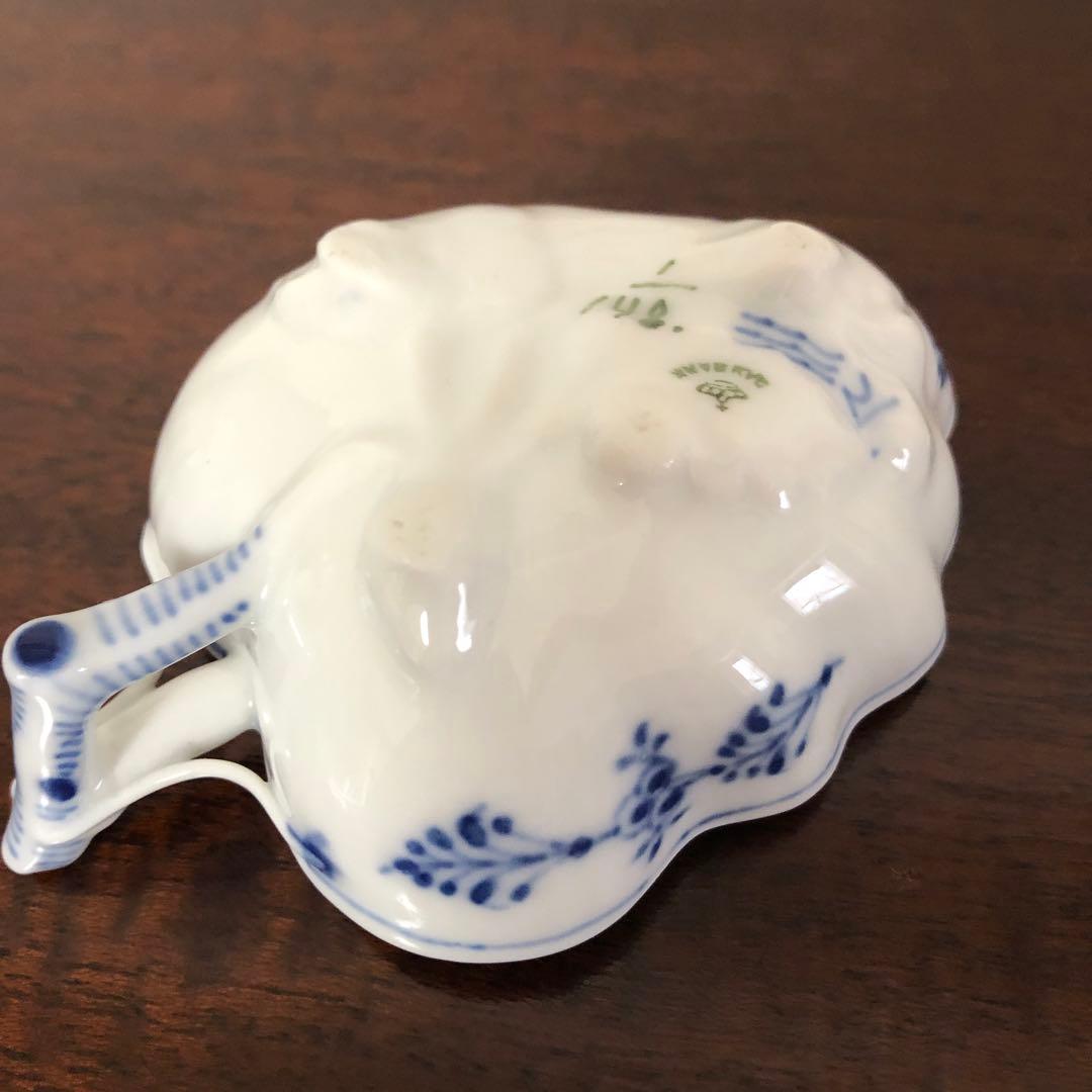   ブルーフルーテッド　リーフディッシュ