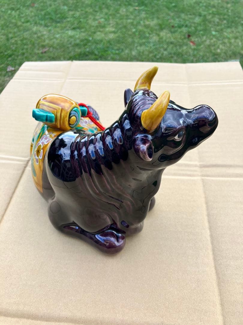 木田弘之作　色釉干支置物「丑」ウシ　縁起物陶器　九谷焼大吉窯　松竹梅
