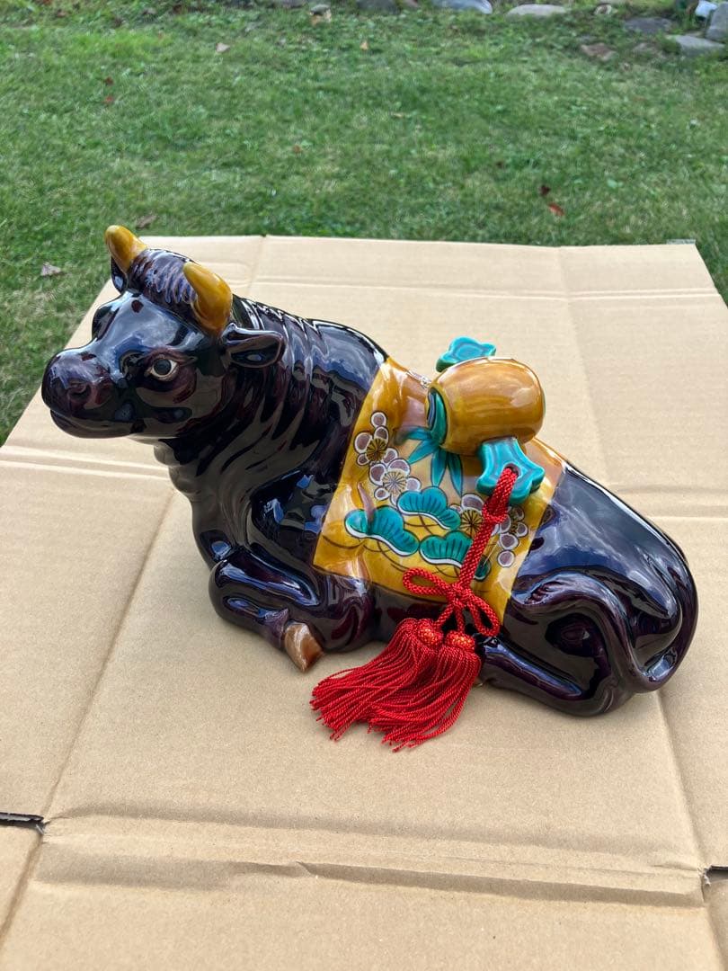 木田弘之作　色釉干支置物「丑」ウシ　縁起物陶器　九谷焼大吉窯　松竹梅