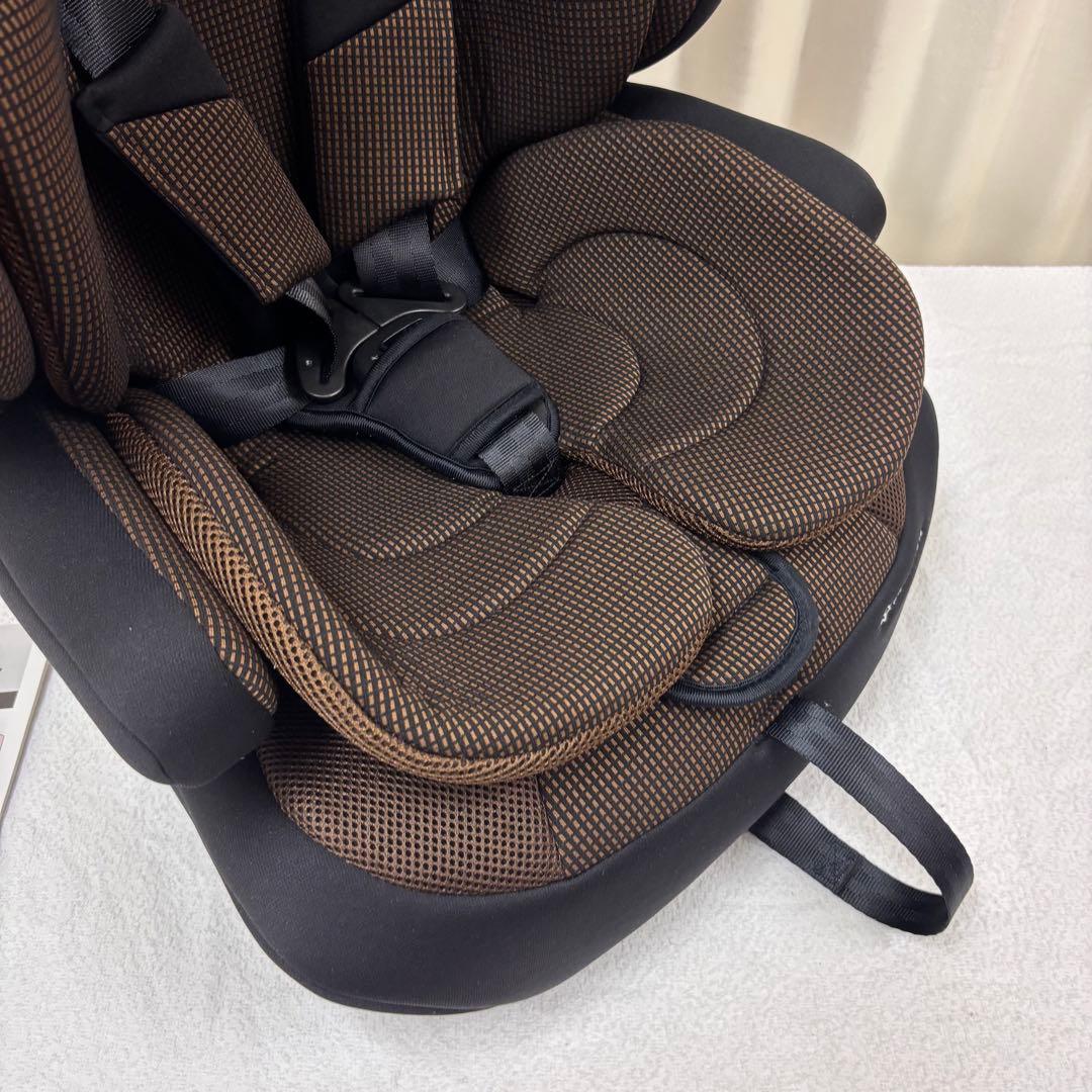☆未使用に近い☆　1～11才　ハーネスジュニアFIX　ISOFIX　ブラウン
