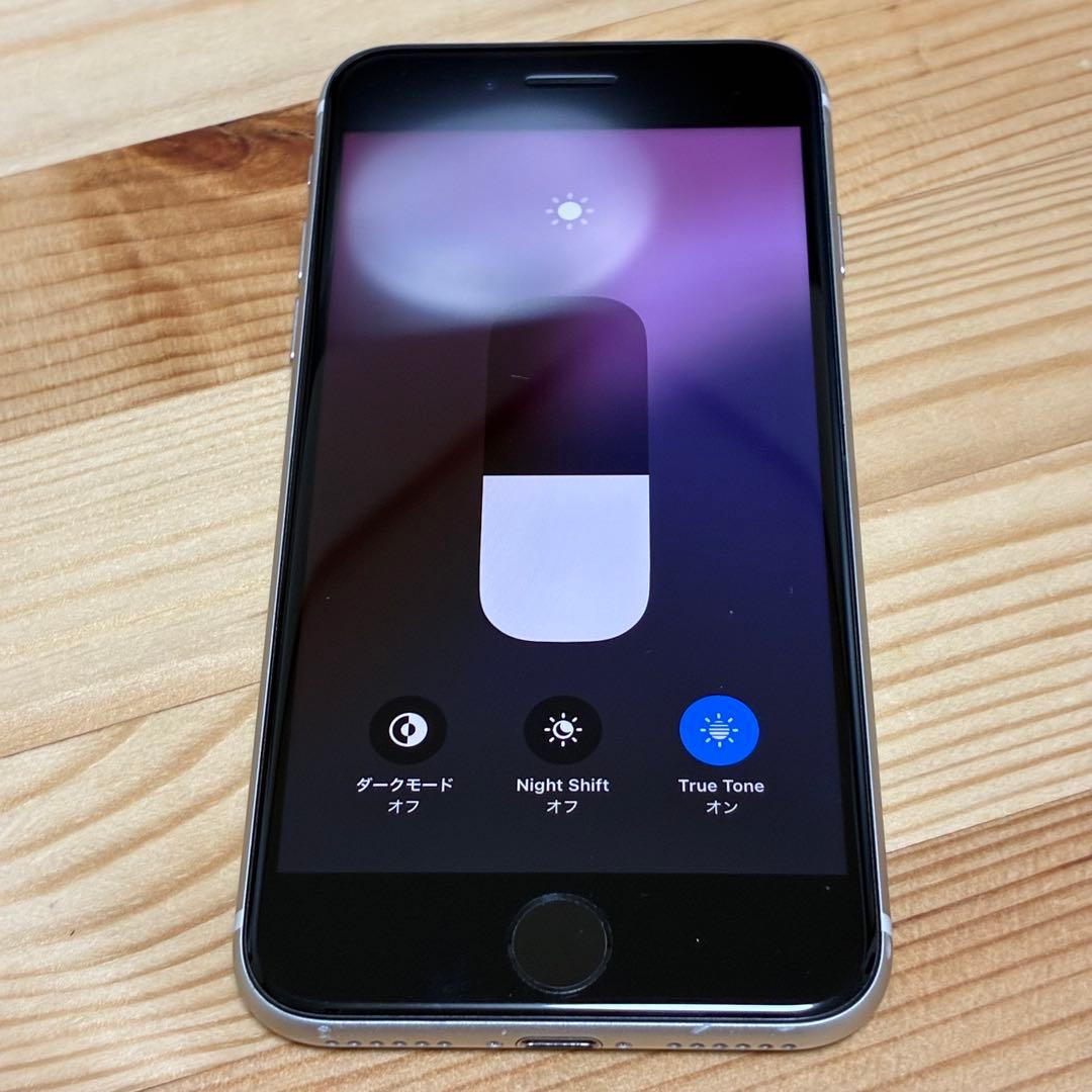 バッテリー新品　iPhoneSE第3世代64GB SIMフリー　美品　おまけ付き