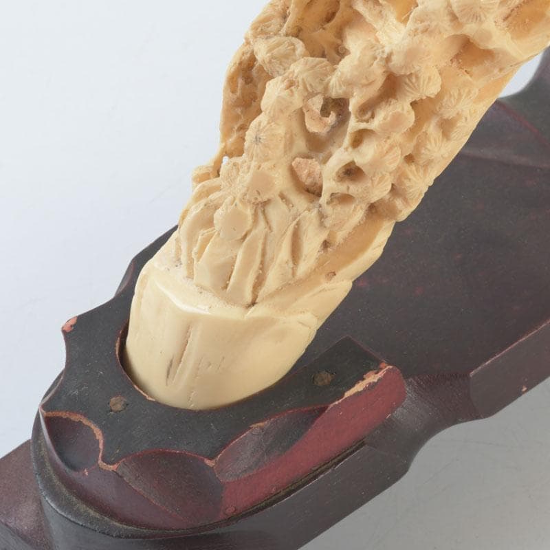 中国　河馬牙製　楼閣山水透かし雕　床飾　置物　唐木台付　V　9341