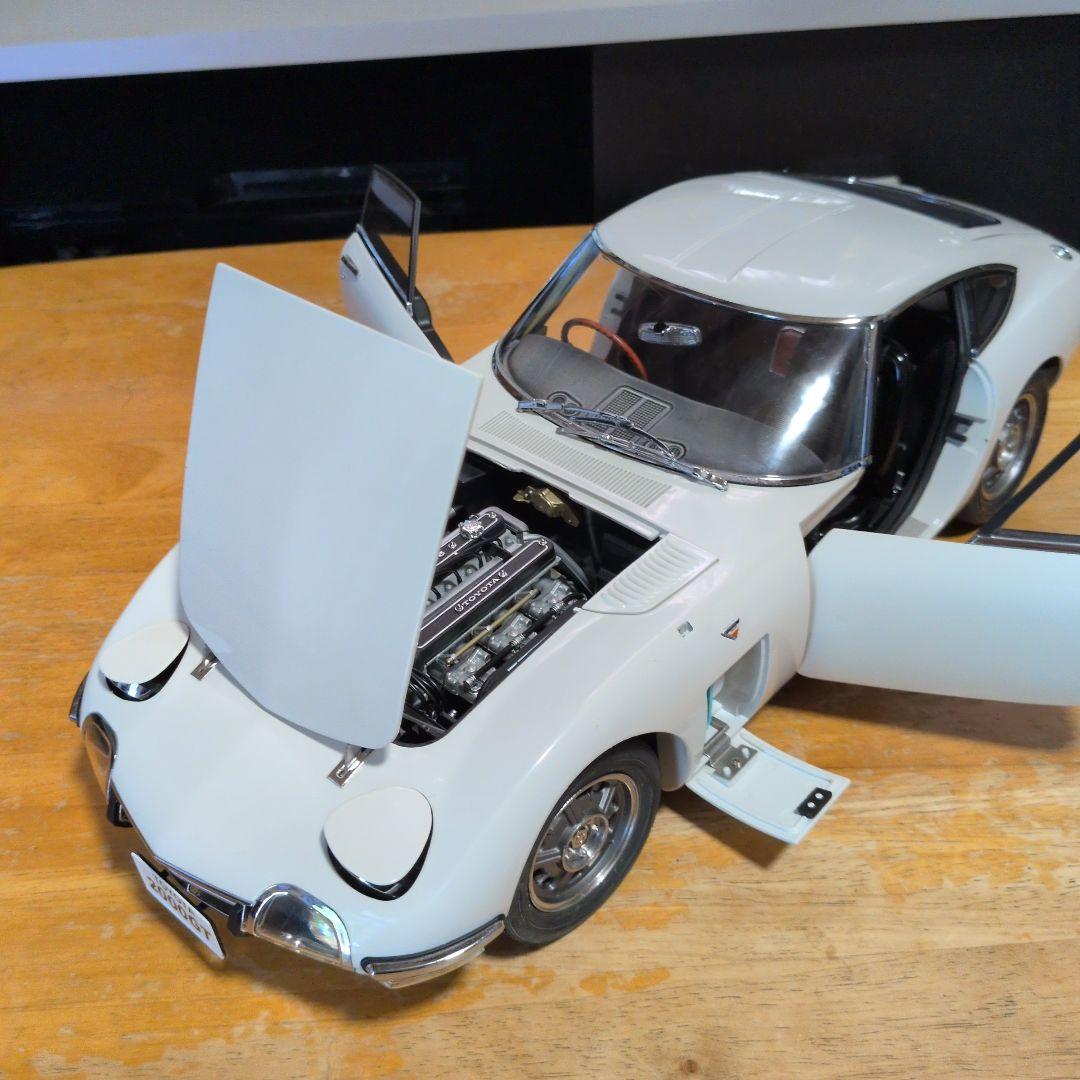 ディアゴディスティニ　TOYOTA 2000GT ミニカー ホワイト1/10