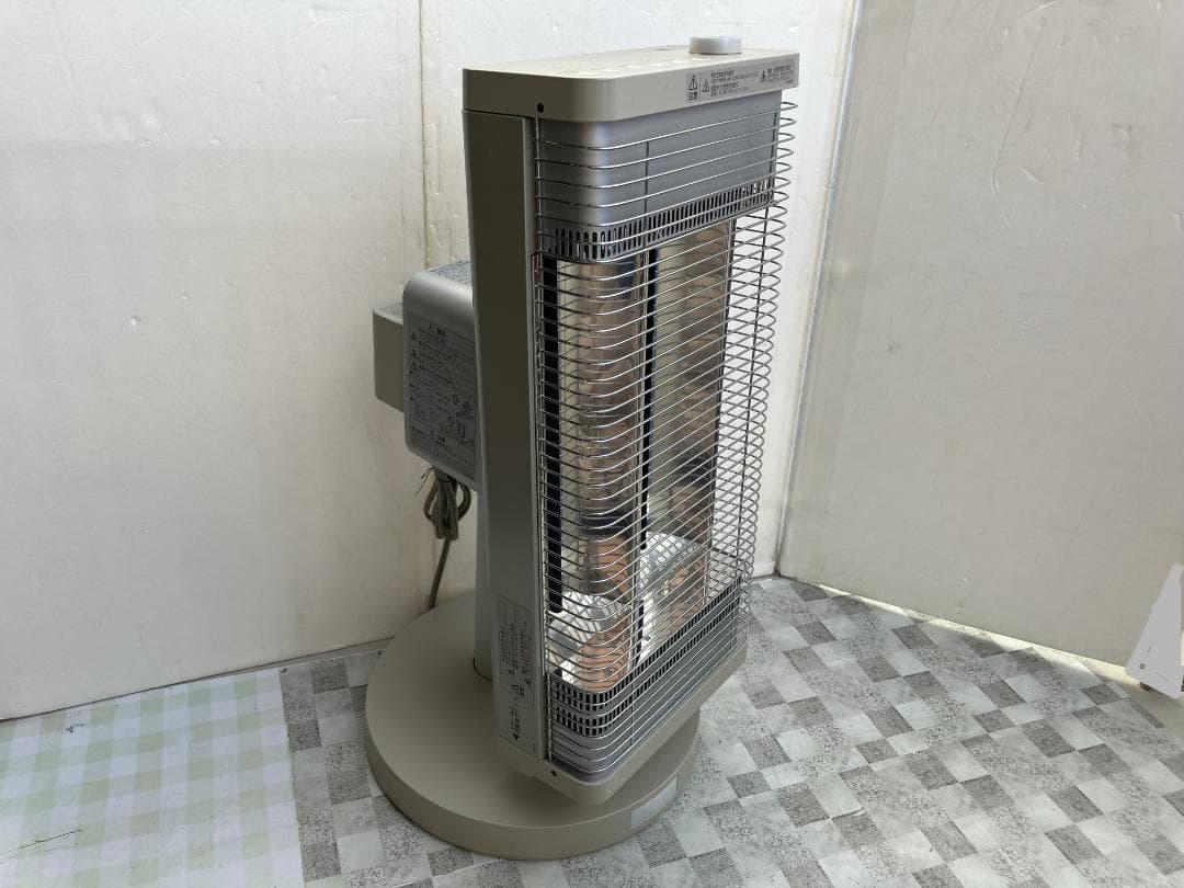 ダイキン　遠赤外線輻射式セラムヒート暖房機　ERFT11WSE7　2019年製