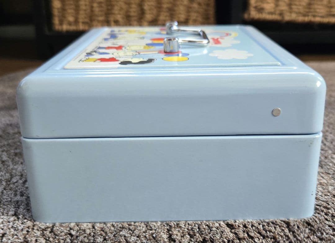 スヌーピー 金庫　施錠