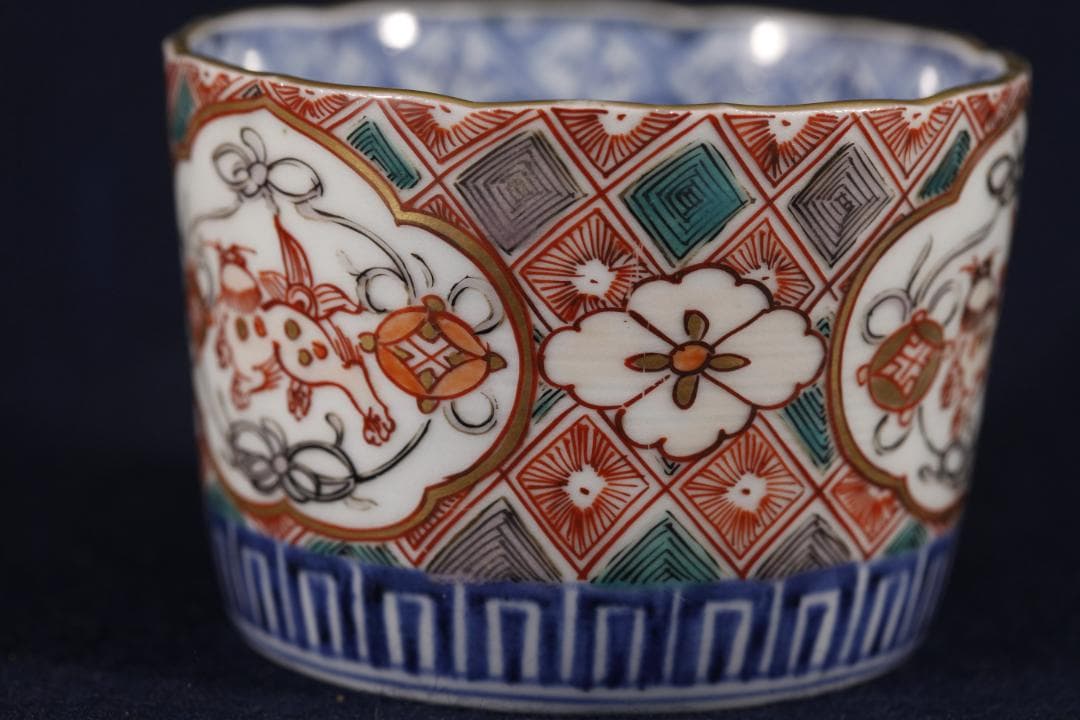 933 古伊万里超大型金襴手窓絵唐獅子文様蕎麦猪口　無傷美品　幕末