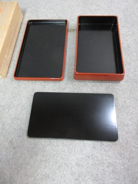 桑原謹製大内塗朱塗金彩蒔絵花柄文庫と硯箱と小物入れの3点共箱付 [B25507]