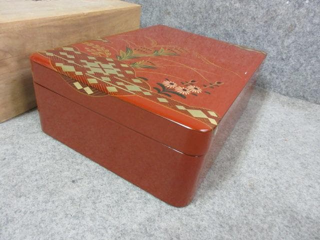 桑原謹製大内塗朱塗金彩蒔絵花柄文庫と硯箱と小物入れの3点共箱付 [B25507]