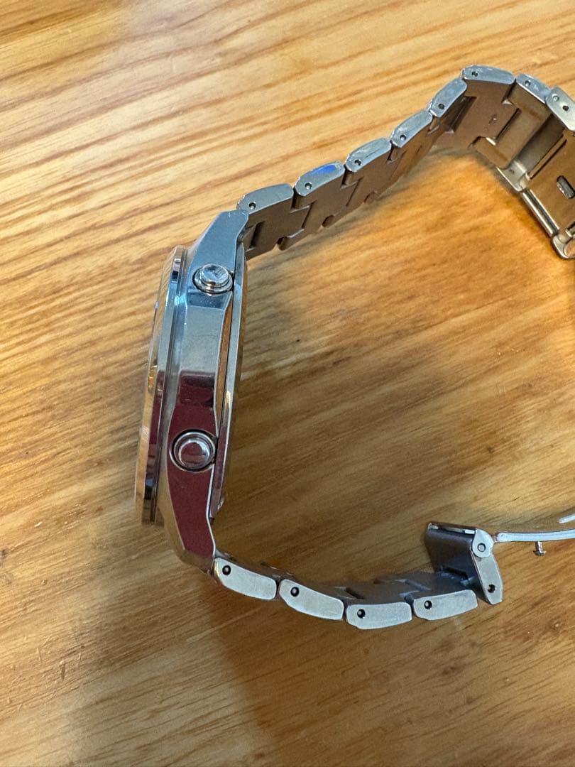 CASIO LINEAGE 腕時計　ソーラー　チタン　LIW-M610TDS