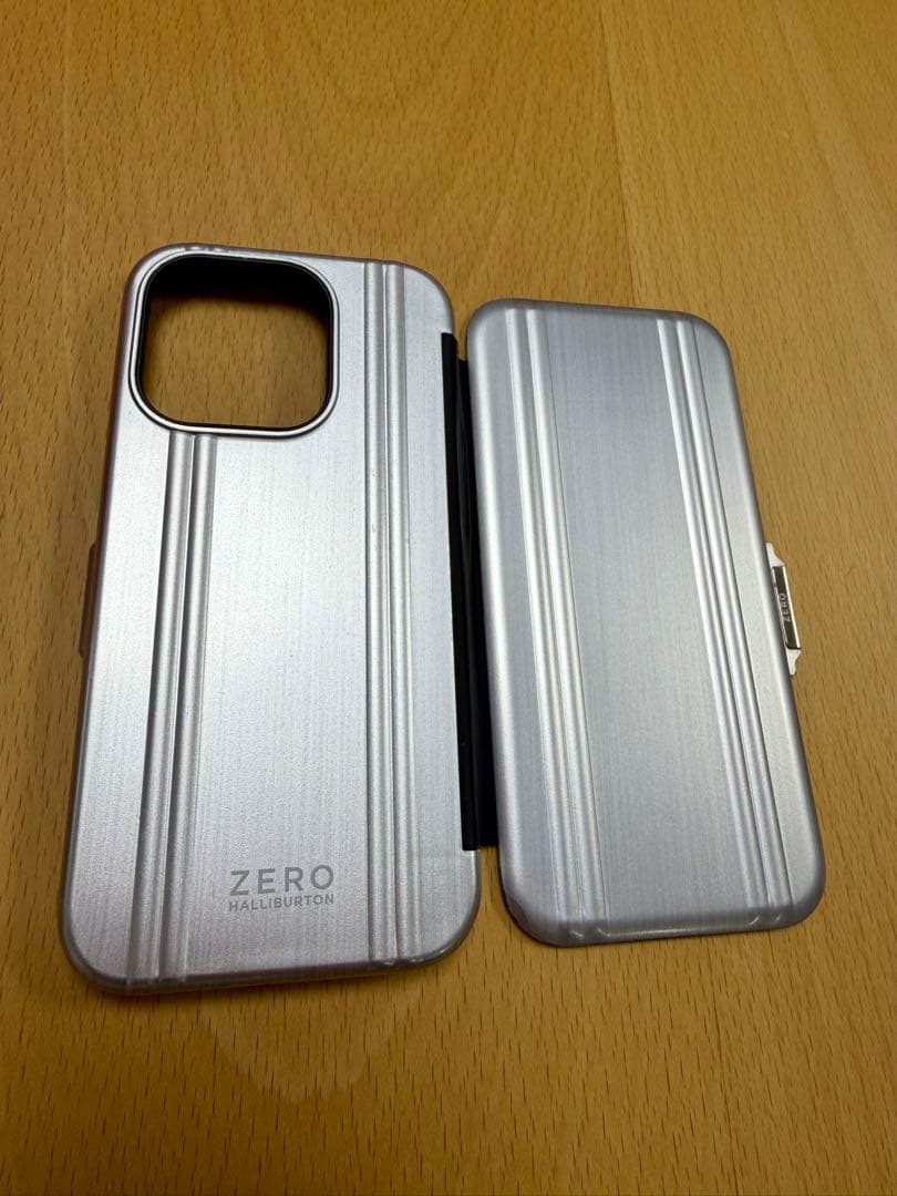 ZERO HALLIBURTON シルバーiPhone15pro手帳型ケース