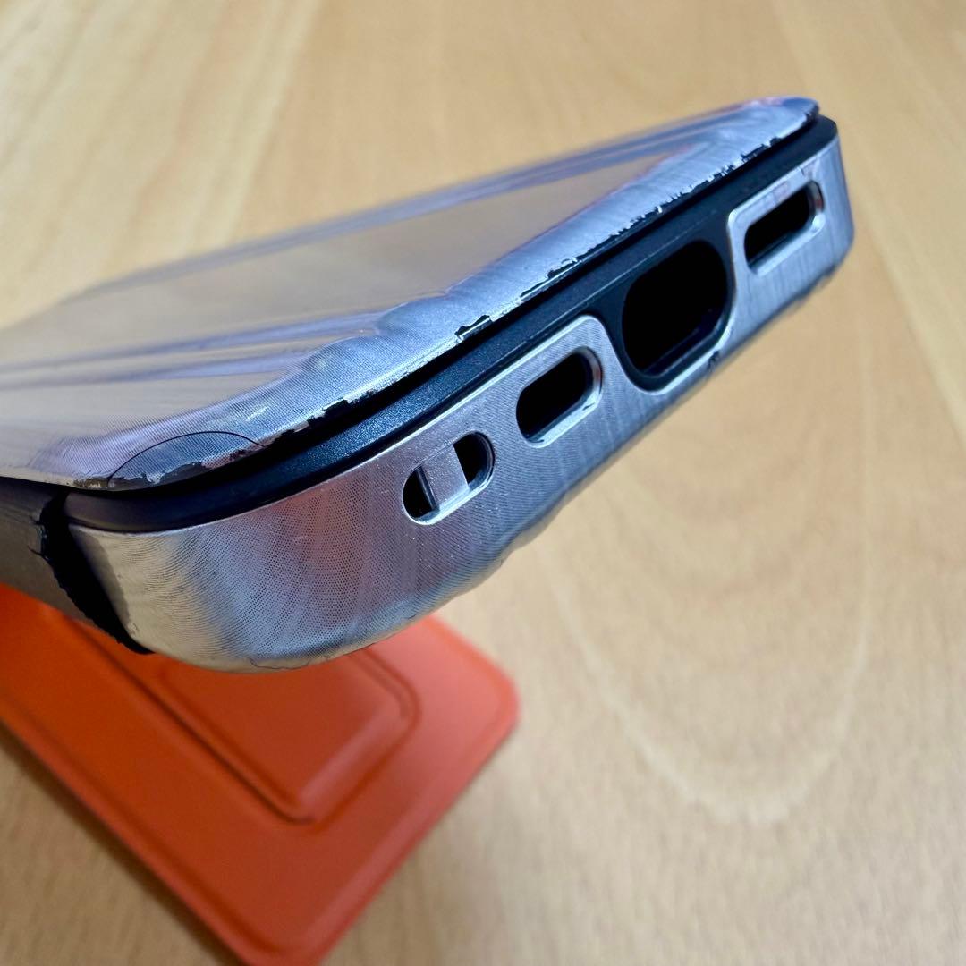 ZERO HALLIBURTON シルバーiPhone15pro手帳型ケース